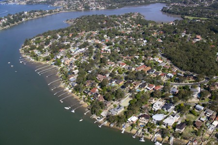 Aerial Image of WATERFRONT PROPERTIES ON OYSTER BAY