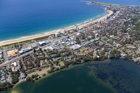 Aerial Image of NARRABEEN LAKE AND BEACH FRONT