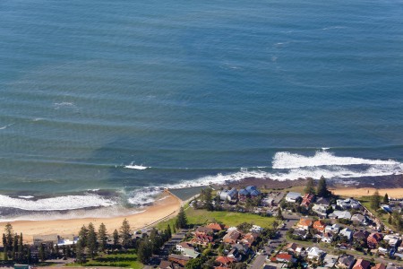 Aerial Image of COLLAROY BEACH LOOKING EAST