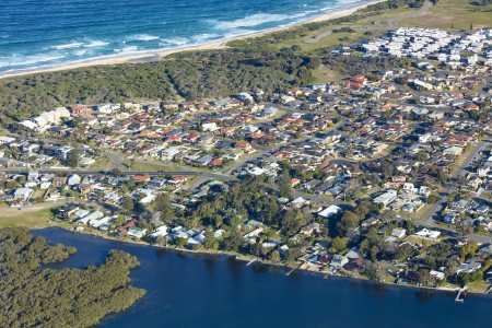 Aerial Image of SWANSEA HEADS TO CAVES BEACH 