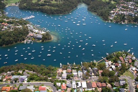 Aerial Image of CREMORNE AND WILLOUGHBY BAY