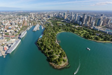 Aerial Image of ROYAL BOTANIC GARDENS LOOKING SOUTH-WEST TO SYDNEY CBD